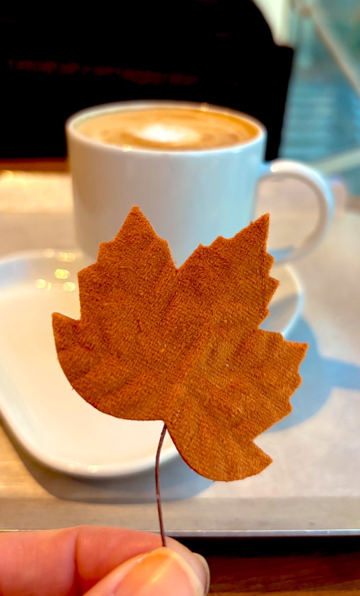 "Çoğumuz, yaşadığımız günlere hakikaten sahip değiliz." diyen, yalnızca 47 yıl yaşamış olan, Ziya Osman Saba (1910-1957), 'iyi ki 2024'lerdeki şu ele geçirilmişliği bilmedi' diye düşünmeden edemiyorum...