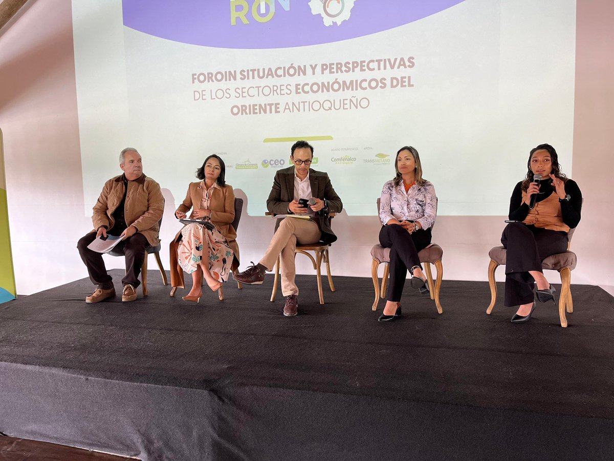 CamaraOriente's tweet photo. En el FOROIN 2024, empresarios, líderes y expertos analizaron las perspectivas económicas, los retos de la productividad, y las oportunidades en empleo e infraestructura. 💼Un espacio de aprendizaje y acción para construir un Oriente más competitivo y sostenible. 🤝✨ #FOROINOA https://t.co/kRADqZj1zY