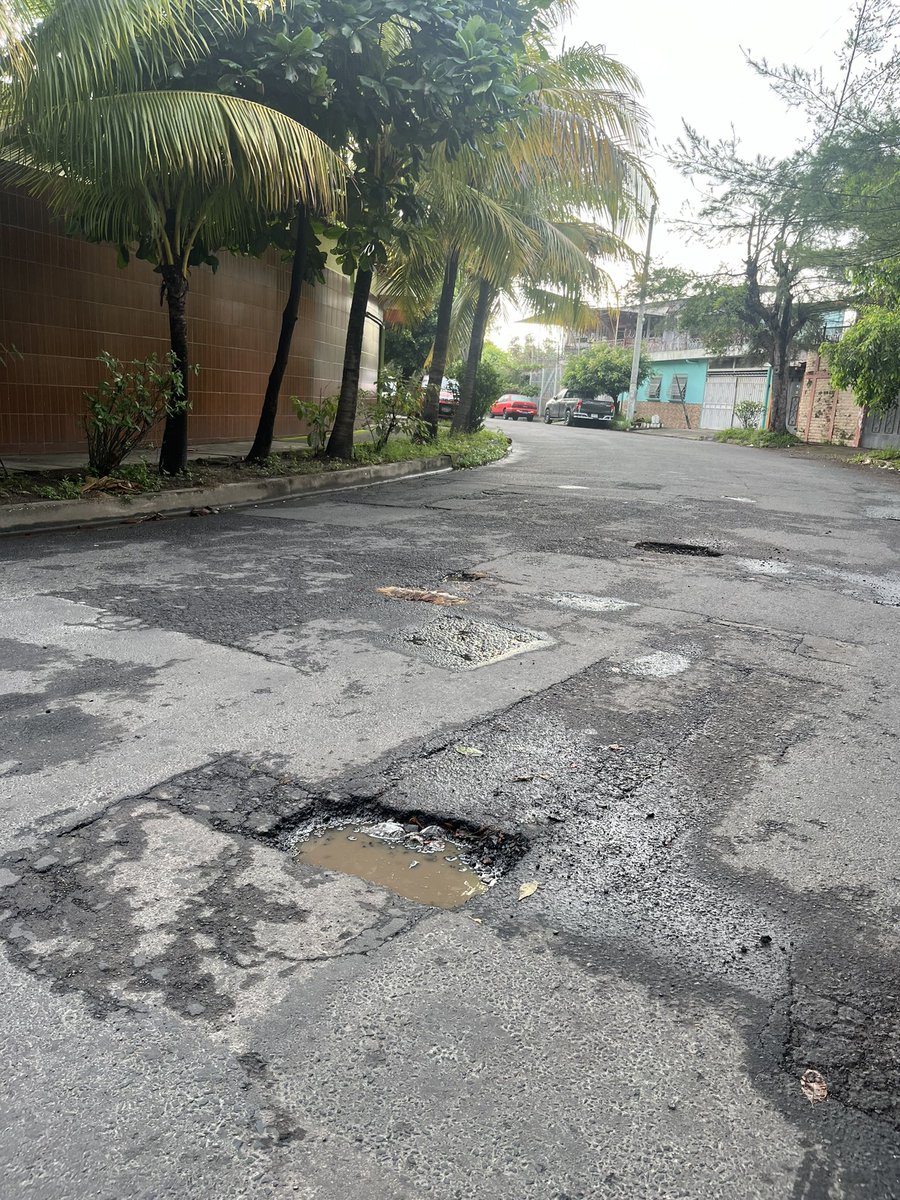 eduardoces_'s tweet photo. @marioduran @alcaldia_ss Final 25 calle oriente SS abajo del inframen por unidad de salud san miguelito https://t.co/eOTxw5LUbL