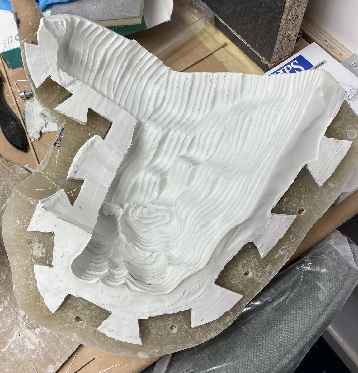 AMHmakes's tweet photo. And finally the last part of the voc mould, Fibreglassing the back and repeat for the other half and it’s done!
#DoctorWho #Voc #ModleMaking https://t.co/J6u1zwmVm1