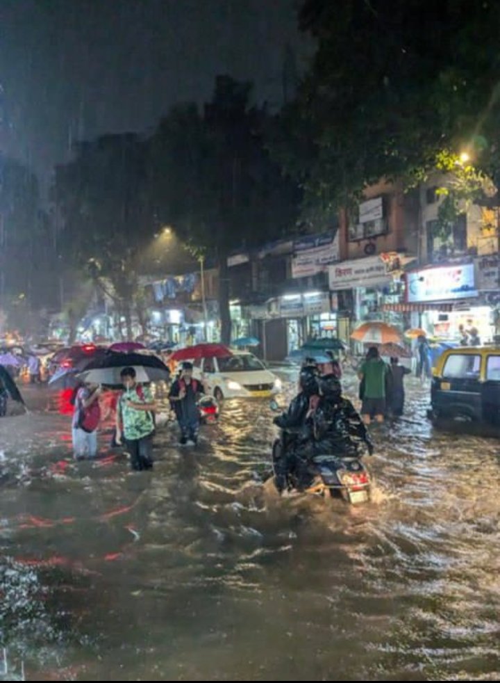 KrishnajiRawat1's tweet image. Ek bar fir chennai me cyclone ka kahar...
Be safe 🙏...
#rain #royapettah #chennai #ChennaiRains #HeavyRains #HeavyRain #Mandous #ViralVideos