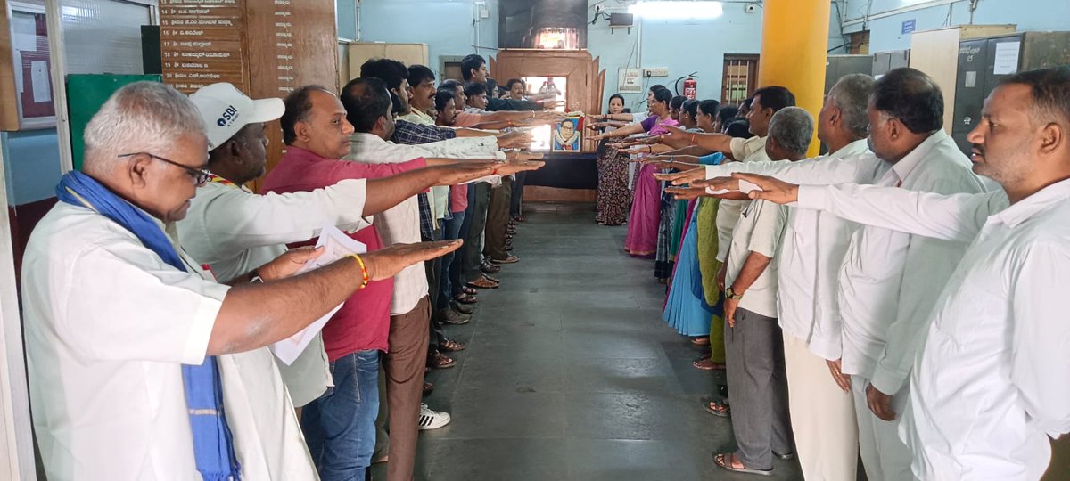 CBhadravathi's tweet photo. ಸಂವಿಧಾನ ದಿನ 2024 ರ ಪ್ರಯುಕ್ತ ಸಾಮೂಹಿಕವಾಗಿ ಭಾರತ ಸಂವಿಧಾನ ಪ್ರಸ್ತಾವನೆ ಓದುವುದರ ಮೂಲಕ ಆಚರಿಸಲಾಯಿತು. https://t.co/mqWDmxqkZv