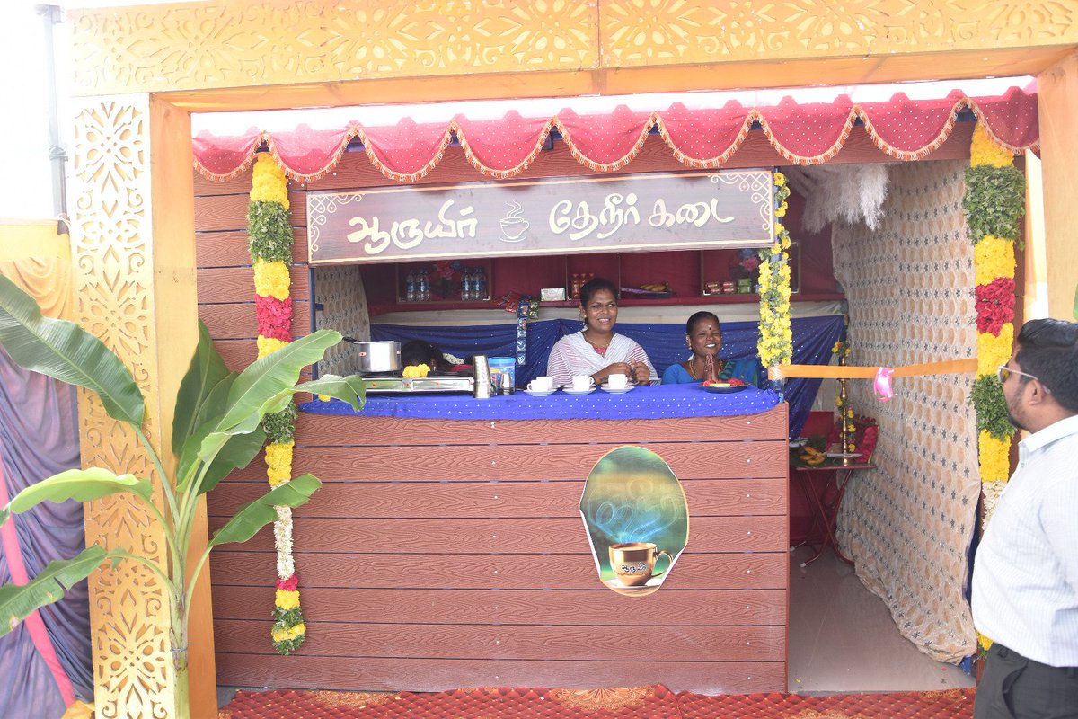 teakkadai1's tweet image. பெருநகரங்களில் வீடு தேடி அலையும் போது சந்தித்த சிக்கல்களை விட, சிற்றூர்களில், சிறிய கிராமங்களில் வீடு தேடும்போது எதிர்கொள்ளும் பிரச்சனைகள் மிக அதிகம்.
நேருக்கு நேராகவே நீங்கள் என்ன ஆட்கள் என்று கேட்பார்கள். உங்களுக்கெல்லாம் விடுறது இல்லைங்க என்று நேரடியாகவே சொல்வார்கள்.
இது…