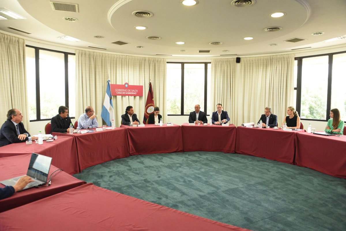 Nos reunimos con la coordinadora País de Argentina de <a href="/Fonplata/">FONPLATA 🇦🇷🇧🇴🇧🇷🇵🇾🇺🇾</a>, María Elena Araneo, para avanzar en el financiamiento del Corredor Bioceánico, Eje Capricornio.

El proyecto de financiamiento abarca la pavimentación y repavimentación de 225 kilómetros de rutas provinciales y la