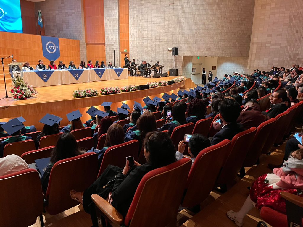 UTEoficial's tweet photo. Nuestros estudiantes de posgrado obtienen sus títulos durante la segunda jornada de graduaciones de la Universidad UTE, en la Casa de la Música. 

¡Qué orgullo! 

#Graduados #Ecuador #Quito 🎓 https://t.co/AWWkiVNSom