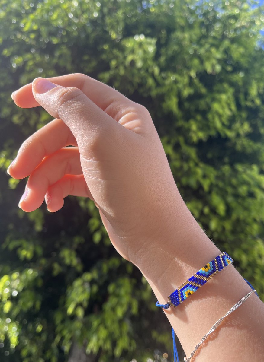 CitlaliOro's tweet photo. Me puse la pulsera que te iba a regalar 
Pensándolo bien estuvo bien que no te la di
Al final de todo el regalo fue mío 
Pues cada que me la pongo me acuerdo de ti https://t.co/O472owrfMD