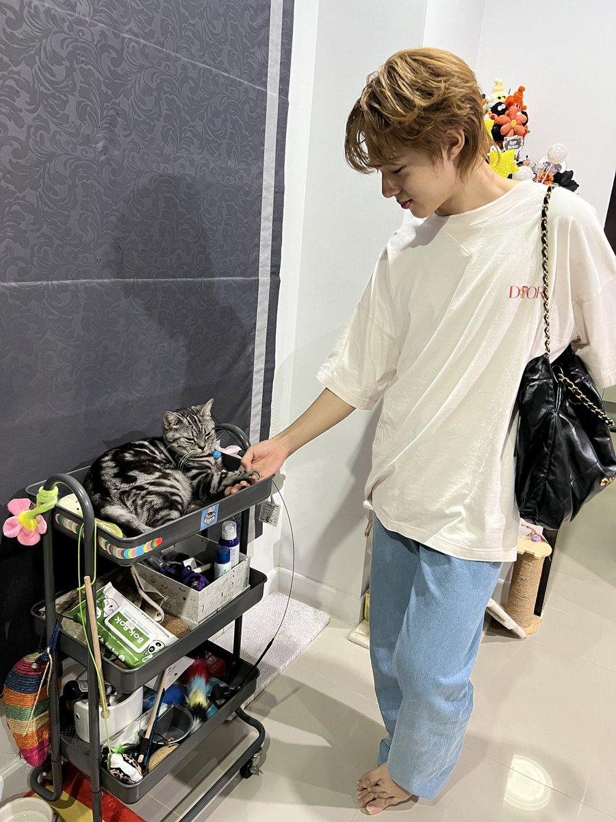 นุจู รักกันมาก

#Nunew <a href="/CwrNew/">NuNew</a>