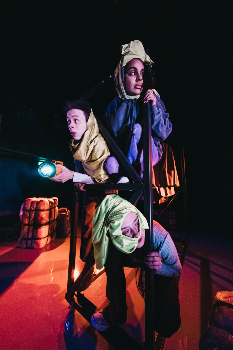 ⭐ <a href="/tangledfeet/">Tangled Feet</a> have been shortlisted for the #FantasticForFamiliesAwards2024 Audience Impact &amp; Innovation category. 🏡
Belongings is a performance for Care Experienced children in Luton about the(ir) story of growing up away from your birth family.
familyarts.co.uk/tangled-feet-b…