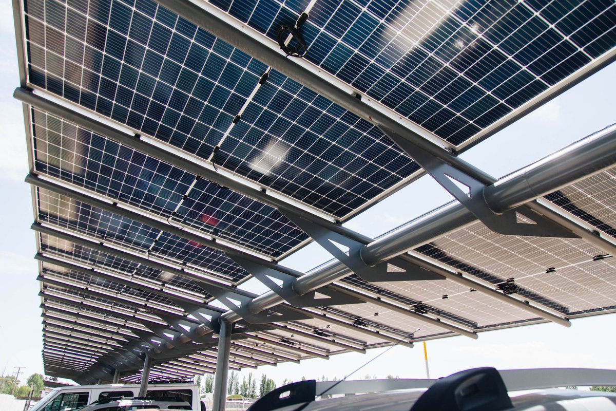 nicoogior's tweet image. Terminando el estacionamiento solar más grande de Mendoza ☀️⚡️🚘🙌🏻

Felicitaciones a todo el equipo de @SolheSolar