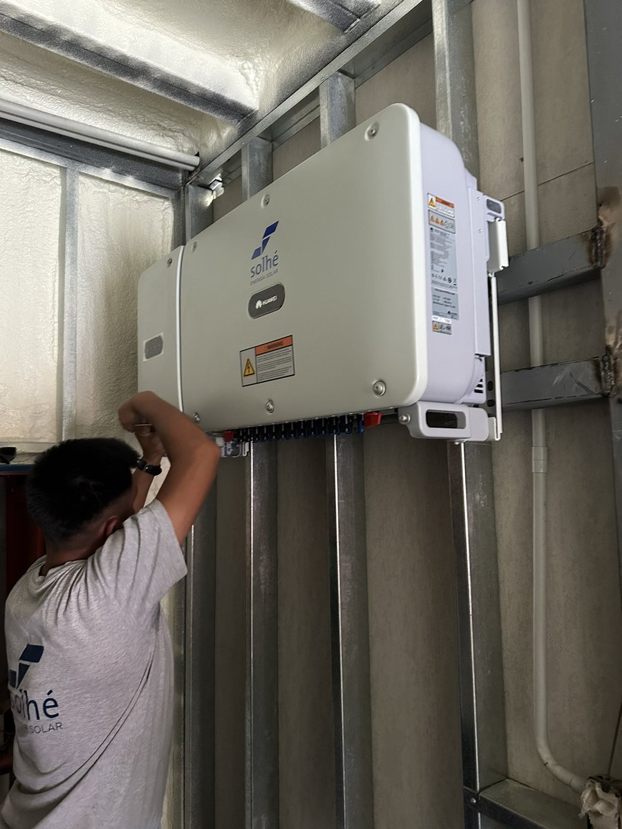 nicoogior's tweet image. Terminando el estacionamiento solar más grande de Mendoza ☀️⚡️🚘🙌🏻

Felicitaciones a todo el equipo de @SolheSolar