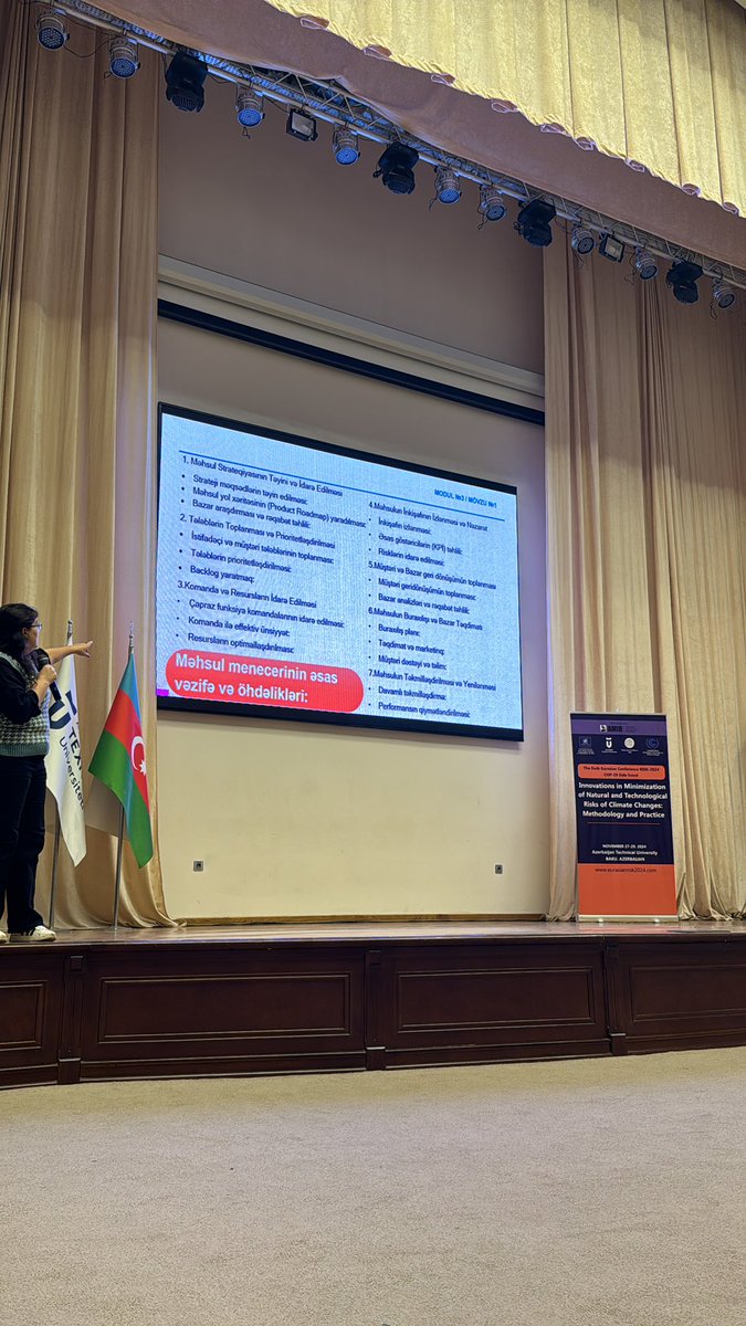 Ömrümün yarısı dərsdə keçdi..