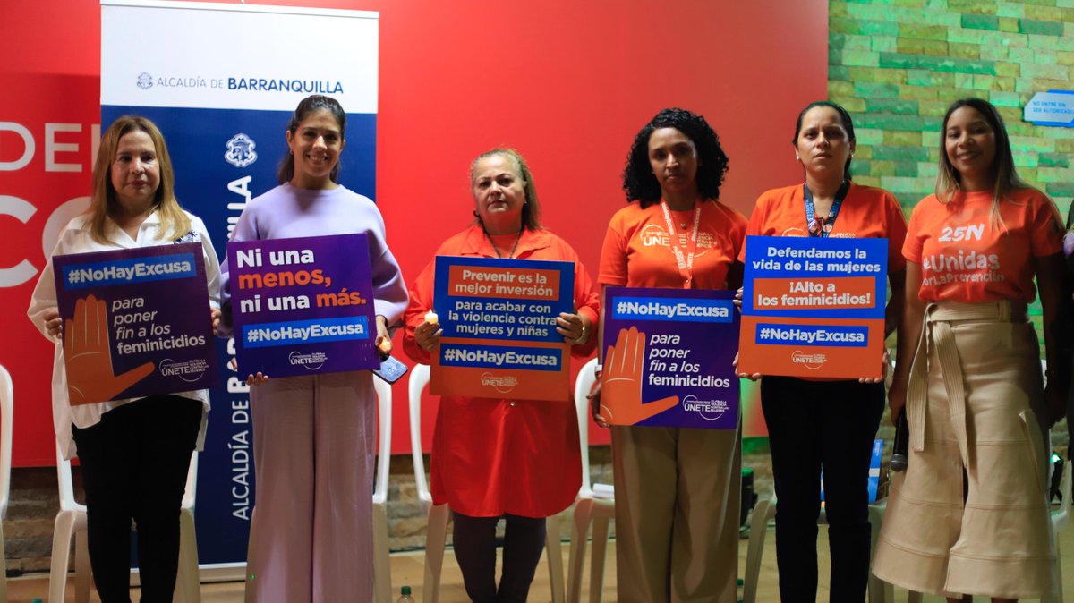 ONUMujeresCol's tweet photo. #NoHayExcusa #16Dias 
En la velatón por la @Gobatlantico , la @alcaldiabquilla  y la sociedad civil, honramos la memoria de víctimas de feminicidios. El mensaje es claro: ¡Menos tolerancia, más acción contra la violencia hacia las mujeres! 

🕯️💜 #NiUnaMenos #VivasNosQueremos https://t.co/79PtVZVS8W