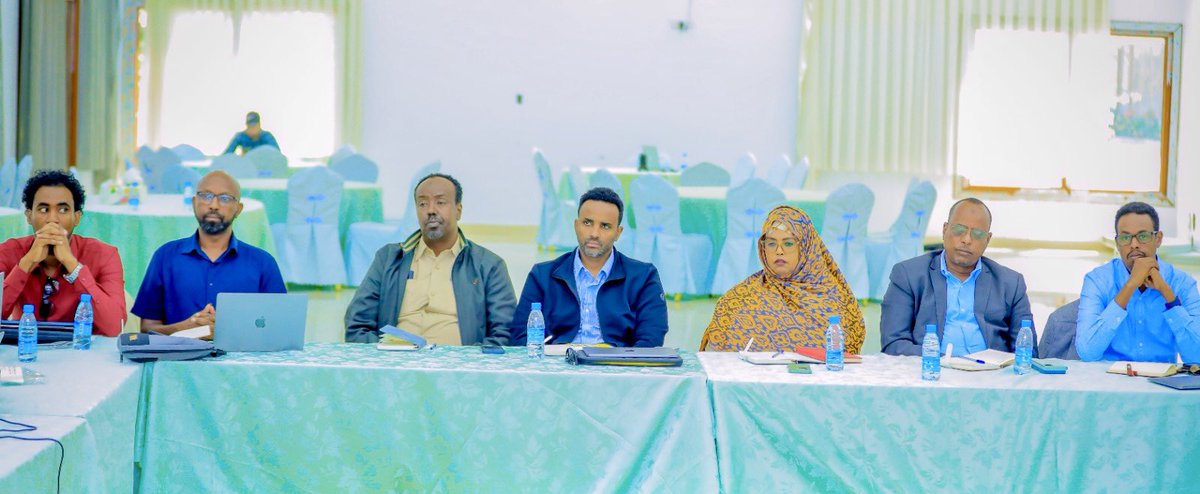 SLNECHQ's tweet image. 🌟 Building Somaliland’s Democratic Legacy!
Today in Borama, the NEC held a Post-Election Review on the 2024 elections.
🗝️ Key Areas:
✅ Challenges
✅ Lessons learned
✅ Transforming future elections
#Somaliland is setting the gold standard for democracy in the Horn of Africa!