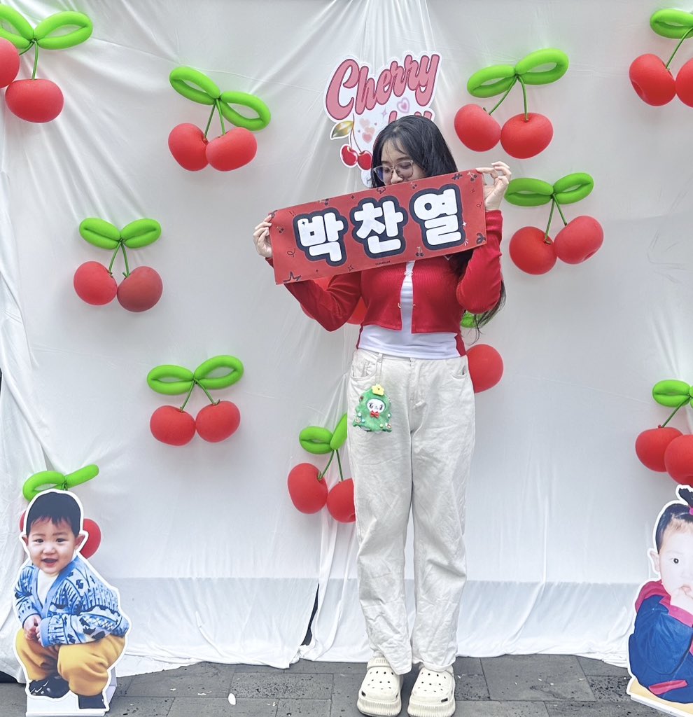 32 CHERRYFULL YEARS WITH CHANYEOL 🍒

#OurCloverLoeyDay
#HappyChanyeolDay
#찬열이란_행복이_쏟아져내리는_오늘