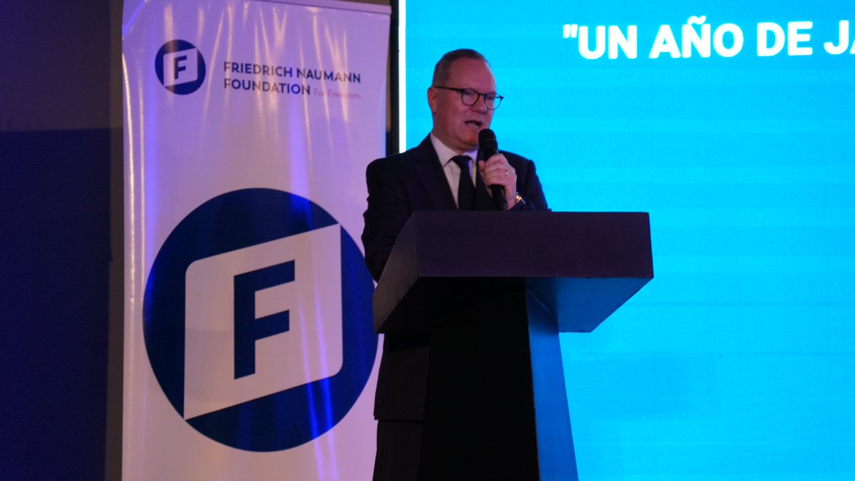 #Argentina 🇦🇷

"El Profesor <a href="/KH_Paque/">Karl-Heinz Paqué</a> es un gran conocedor de Argentina, ha seguido los acontecimientos del país durante muchas décadas con atención y gran interés personal. Junto a él, hemos elaborado un análisis detallado en el que exponemos nuestros puntos de vista sobre los