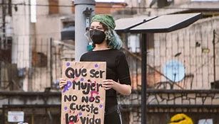 C_HSMUN's tweet photo. Alrededor de una de cada tres mujeres sigue sufriendo violencia física o sexual. Guterres señala que las crisis de conflictos, clima y hambre agravan estas desigualdades. #JusticiaParaMujeres #ViolenciaDeGénero https://t.co/egKSj6dDE5