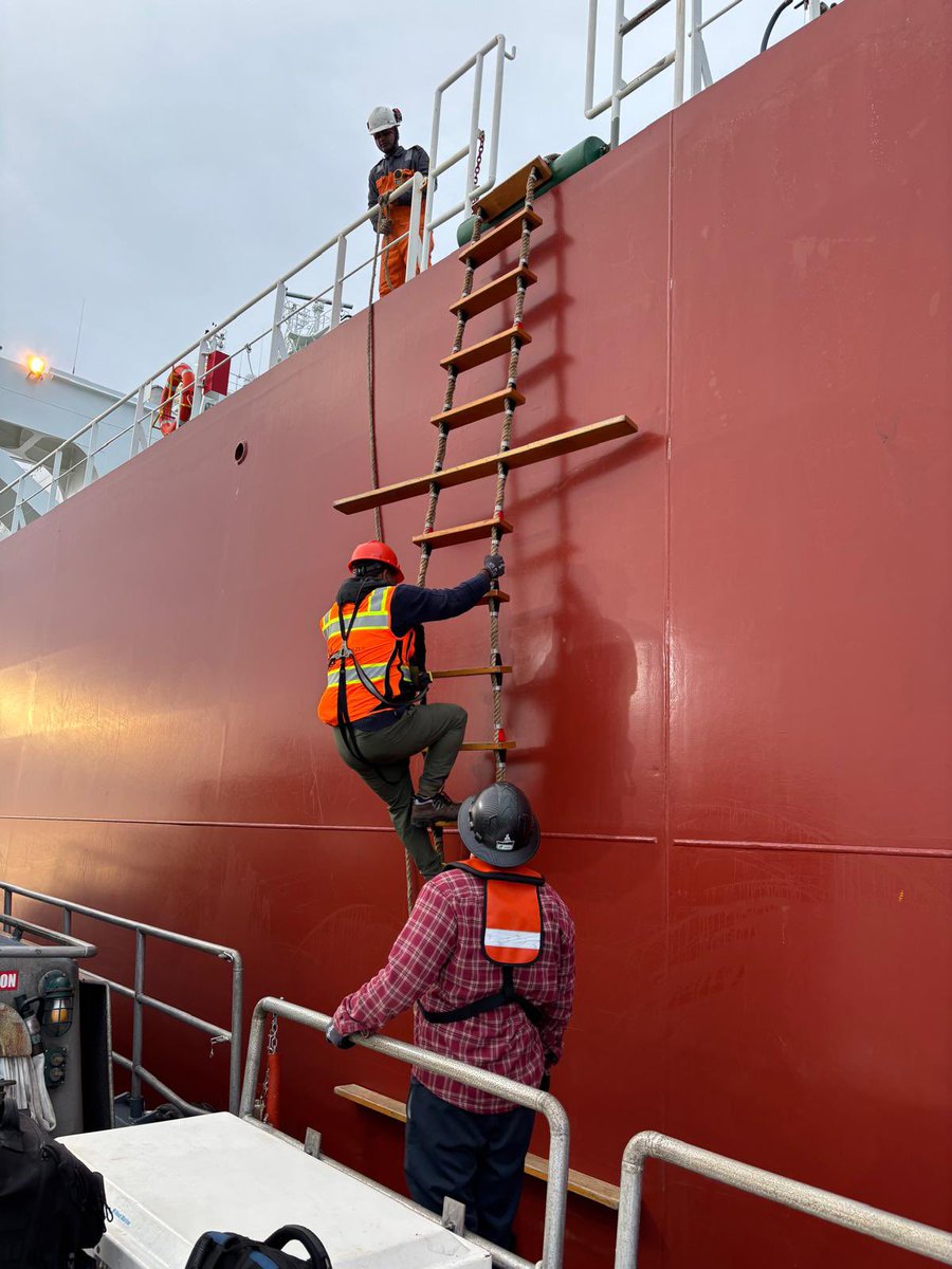 AquipetSAS's tweet image. Our Loss Control team getting on board a Petroleum Tanker in El Segundo, California! 🛢️
#AquipetTeam
#MaritimeSafety
#LossControl
#PetroleumIndustry
#TankerOperations
#EnergyLogistics
#SafetyFirst
#TeamWork
#WorkInAction