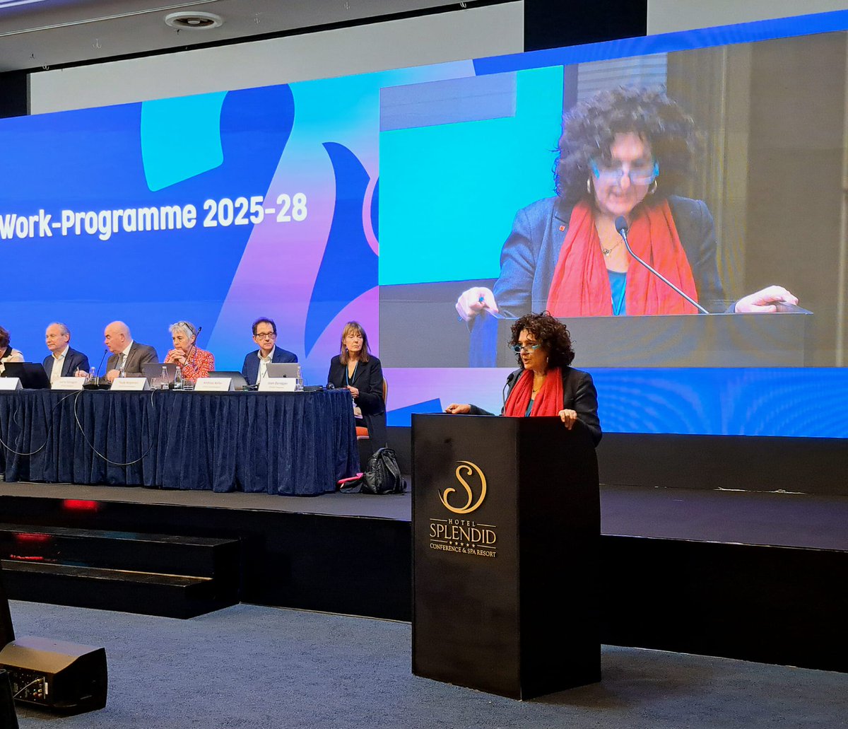FLCCGIL's tweet photo. 🟥La delegazione FLC CGIL con la segretaria generale, Gianna Fracassi, partecipa al Congresso @ETUCE_CSEE, la federazione europea dei sindacati dell'istruzione, in corso in Montenegro.
✊"Combattiamo per il futuro dell'istruzione pubblica in un'Europa sociale".
#ETUCE2024 https://t.co/FV3nxgAuX3