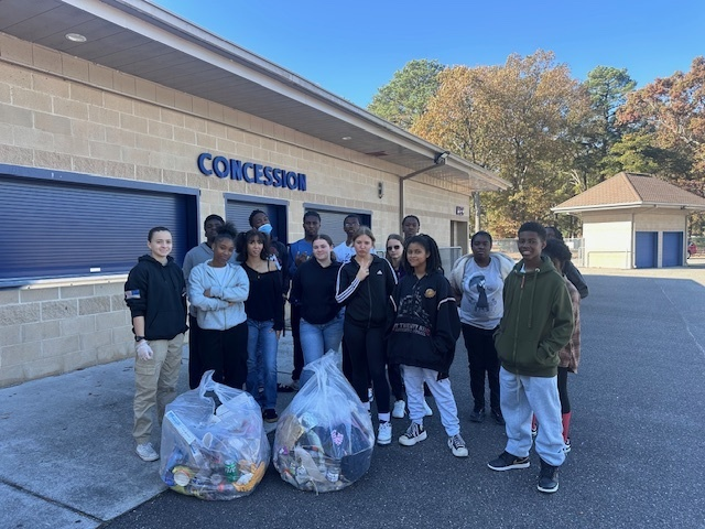 IRHBraves's tweet photo. We would like to give a big shout out to our AFJROTC Cadets who recently did a stadium clean-up! They rounded up about 6 bags of trash! Thank you students for your hard work in keeping our school area beautiful. #BravesRISE #KeepIRHBeautiful #AFJROTC https://t.co/lsEEQePeDo