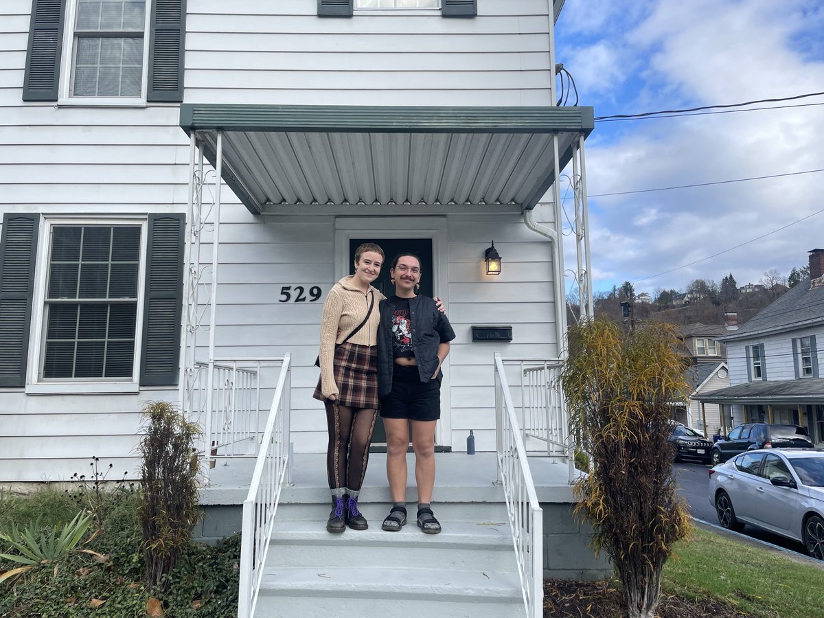 bread_leg's tweet photo. We bought a house!!! https://t.co/prA4Ha2G5o