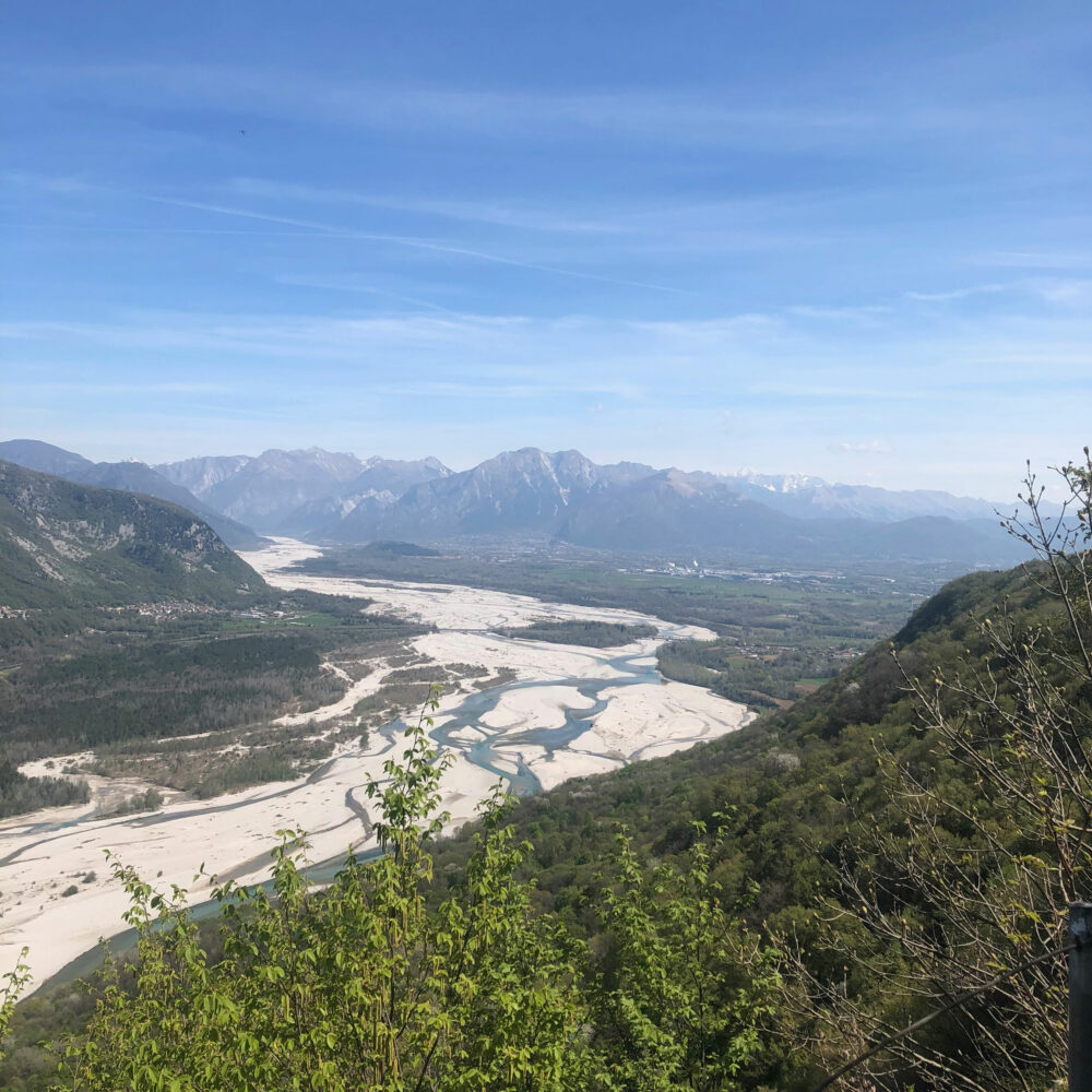 "The rivers have always been carriers of myth and lore, witnesses to the tragedies of war, dividing lines between diets and dialects, and reference points for locally defined identities."

Find the text by #estherkinsky in the #AtlasOfChange, post in collab. with <a href="/cbamadrid/">Círculo de Bellas Artes - Casa Europa</a>