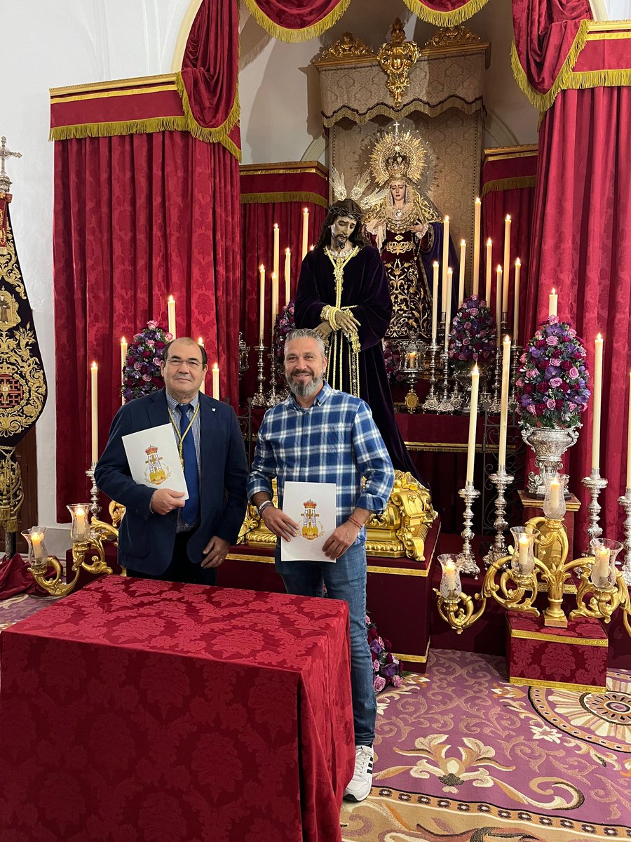 bandaCaridad's tweet photo. ¡¡¡FIRMA DE CONTRATO!!!

En la noche del pasado viernes se hizo efectiva la firma que nos vincula a Jesús de la Humildad para acompañarlo musicalmente en los próximos tres años. 

Para nosotros un honor el poder seguir poniendo nuestra música el Jueves Santo tras el Señor. https://t.co/S0fKlZGGP9