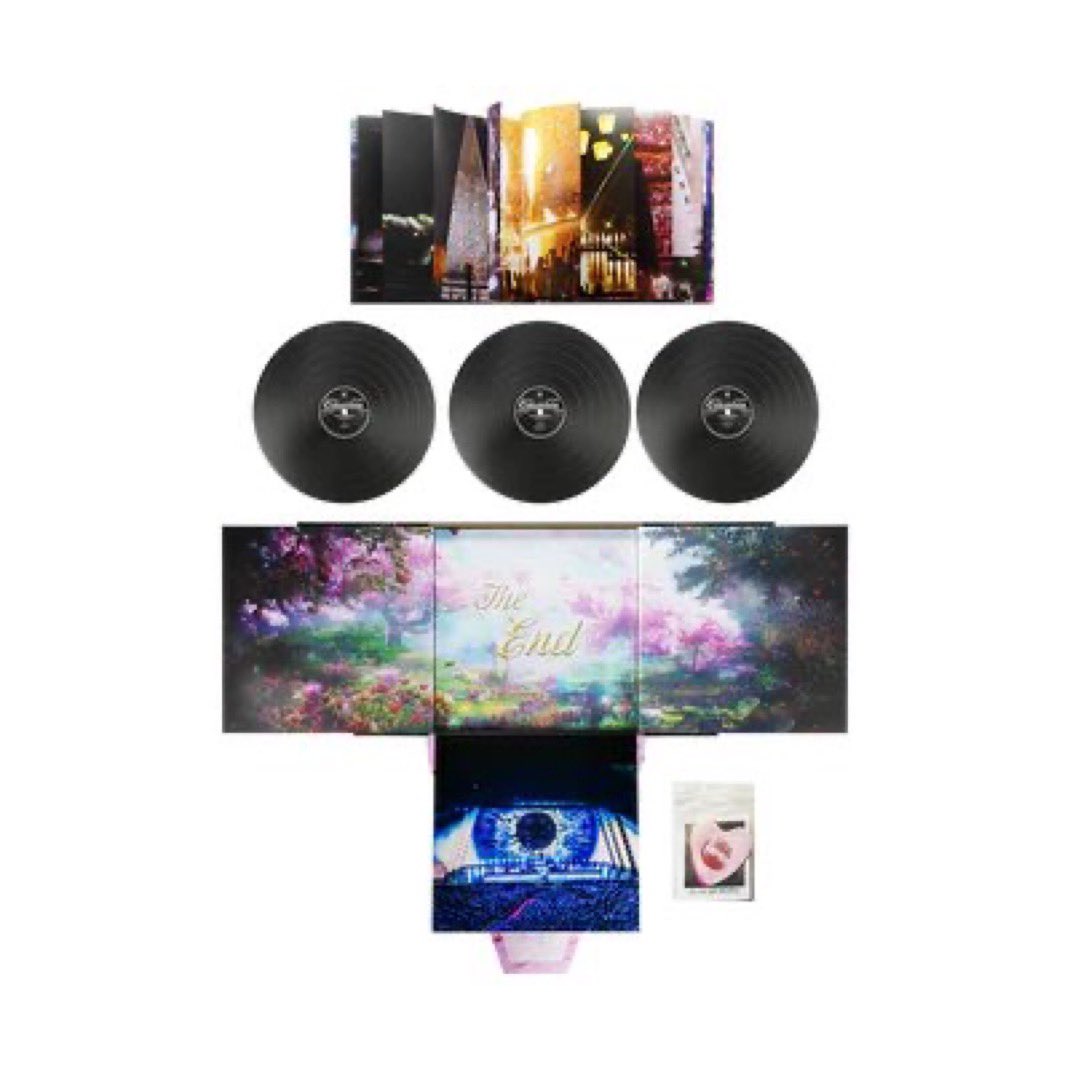 concertleaks's tweet photo. Adele has released a Weekends With Adele box set! ($349)

🛍️: https://t.co/2AMf7fGO16 https://t.co/XfMhMGV3bJ