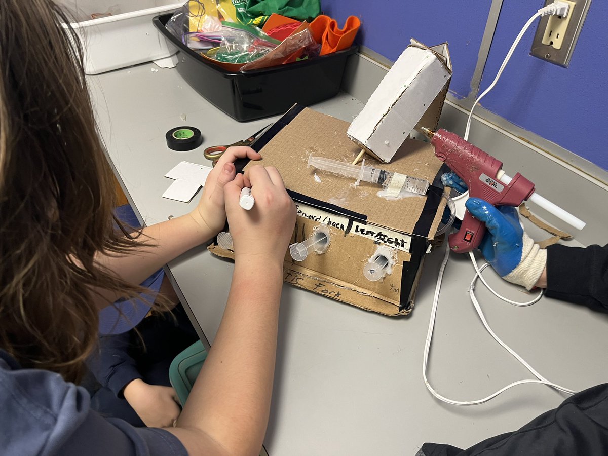 renthestem's tweet photo. Hard at work today for the #junkdrawerraces as we participate in the Grade 8
#hydrauliccranechallenge 
@GandyHappenings @DDSB_STEM 
Learning lots of life skills on top of seeing great teamwork, collaboration, lots of smiles and pure joy 🥰 https://t.co/4kpI4iGYcG