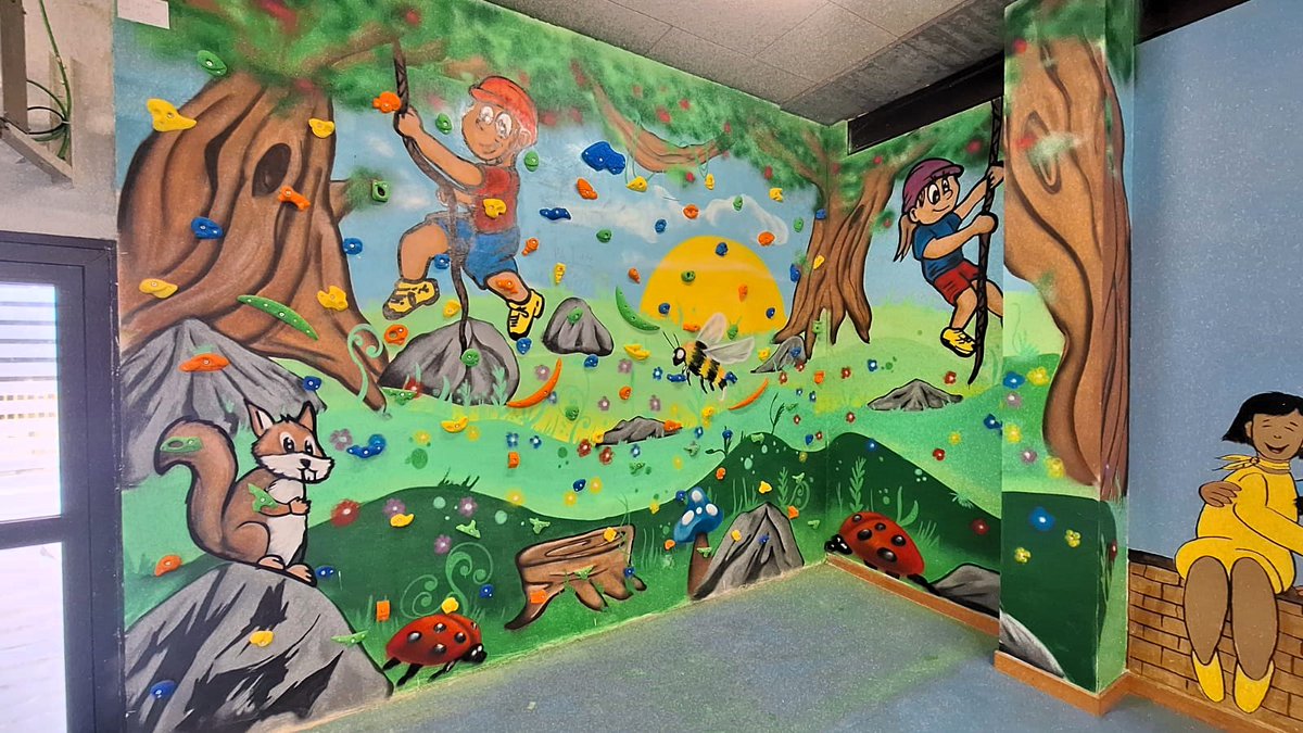 GeckoWalls's tweet photo. El antes y el después de transformar un rincón de un gimnasio escolar en un espacio de #arte y #Escalada en el CEIP de Villagonzalo de Pedernales. 

#rocódromo 
#art 
#Educación 
#Escuela 
@DipBurgos 
@jcyl 
@nortecastilla 
@diarioburgos https://t.co/IkmOwFiUjW