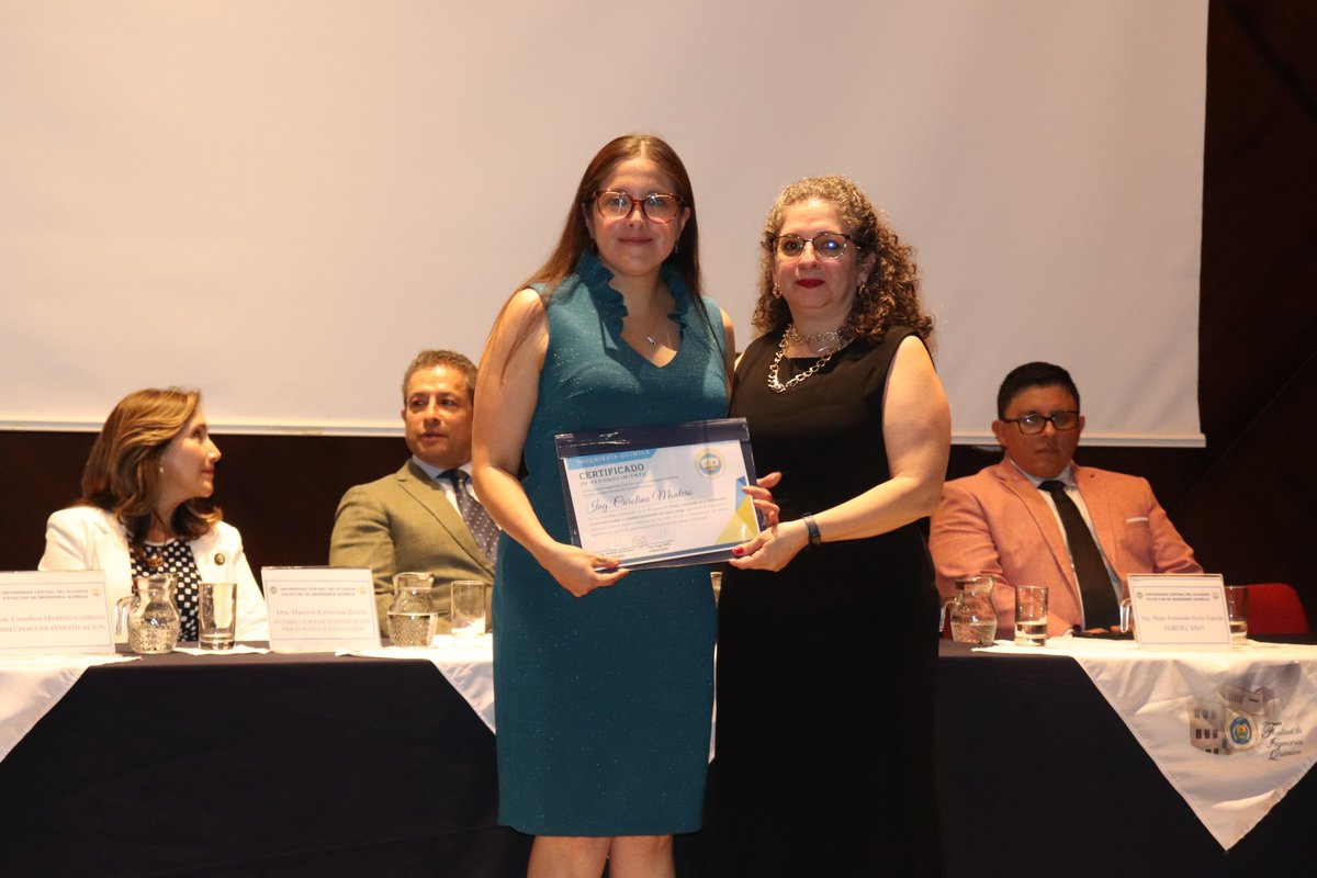lacentralec's tweet photo. #SesiónSolemne FIQ
🎉Celebramos con gran orgullo la Sesión Solemne de nuestra Facultad de Ingeniería Química, conmemorando 15 años de vida institucional.
La #FIQ se ha consolidado como un referente nacional en la formación de ingenieros químicos comprometidos con el desarrollo https://t.co/MV4rD87SFd
