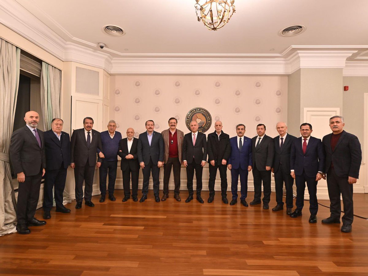 Ziya Altunyaldız (@ziyaaltunyaldiz) on Twitter photo Kurulduğu günden bu yana <a href="/Akparti/">AK Parti</a>, Cumhurbaşkanımız Sn. <a href="/RTErdogan/">Recep Tayyip Erdoğan</a>’ın liderliğinde değişimin, dönüşümün ve kararlılığın adresi olmuştur.
Bu kapsamda, AK PARTİ Genel Başkan Vekilimiz Sn. <a href="/efkanala/">Efkan Âlâ</a>'nın başkanlığında ve TOBB Başkanımız <a href="/RHisarciklioglu/">Rifat Hisarcıklıoğlu</a>'nun ev sahipliğinde Kurulduğu günden bu yana <a href="/Akparti/">AK Parti</a>, Cumhurbaşkanımız Sn. <a href="/RTErdogan/">Recep Tayyip Erdoğan</a>’ın liderliğinde değişimin, dönüşümün ve kararlılığın adresi olmuştur.
Bu kapsamda, AK PARTİ Genel Başkan Vekilimiz Sn. <a href="/efkanala/">Efkan Âlâ</a>'nın başkanlığında ve TOBB Başkanımız <a href="/RHisarciklioglu/">Rifat Hisarcıklıoğlu</a>'nun ev sahipliğinde