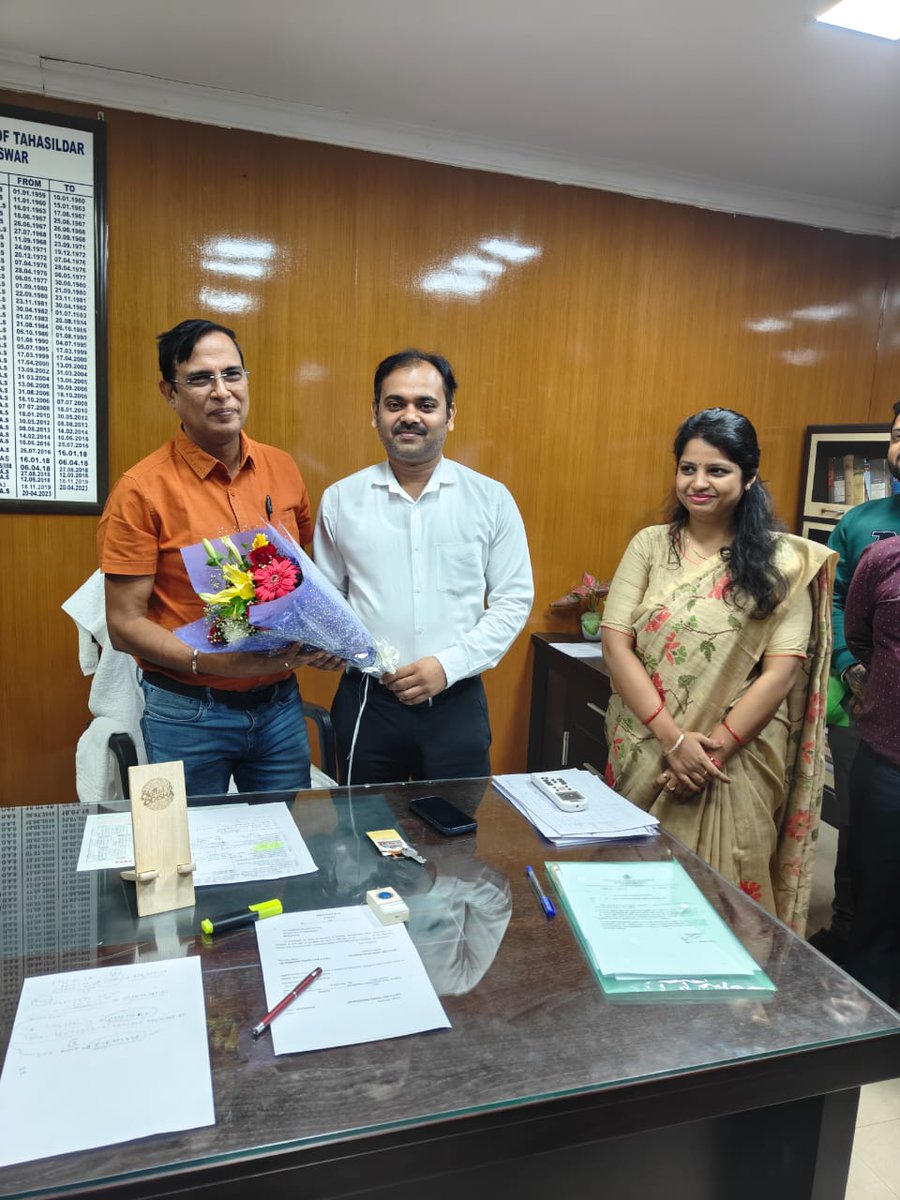 Sri Mrutyunjay Tripathy joined as new Tahasildar bhubaneswar. Sri Manas Ranjan swain tahsildar bhubaneswar has handed over charge to the new Tahasildar.