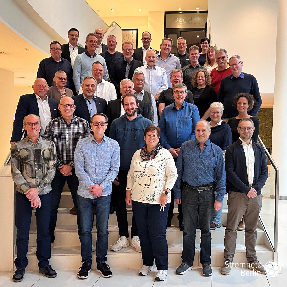 Wir sagen 💙 Glückwunsch an unsere diesjährigen Jubilare! 

40 bzw. 25 Jahre sind sie schon bei uns im Unternehmen und haben damit auch ein Stück #Geschichte mitgeschrieben.

Vielen Dank für alles, was ihr vollbracht habt und mit uns noch an den Start bringen werdet! 💙