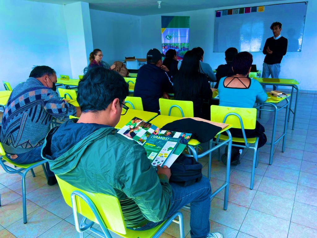 Hoy estamos desde #Cayambe #Pichincha en el evento “Ciencia en Territorio” compartiendo con docentes, estudiantes y dialogando sobre Educación para el desarrollo sostenible y el cambio climático junto a funcionarios de <a href="/Educacion_Ec/">Ministerio de Educación, Deporte y Cultura</a> y <a href="/AgriculturaEc/">Agricultura, Ganadería y Pesca Ecuador 🇪🇨</a> 

#CAMBIAR #VAMOS #educación