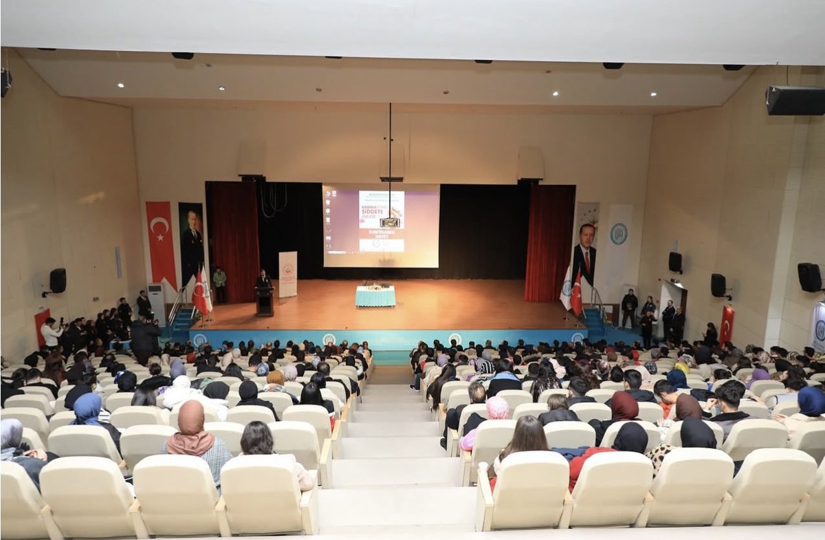 BitlisBarosu's tweet photo. Aile ve Sosyal Hizmetler Bitlis İl Müdürlüğü ve Bitlis Eren Üniversitesi iş birliğiyle  25 Kasım Kadına Yönelik Şiddete Karşı Uluslararası Mücadele Günü kapsamında düzenlenen konferansa Baro Başkanımız Av.Gülhan BAYRAM SEKMEN katılım sağlamıştır. https://t.co/RvbVzhk5Bi
