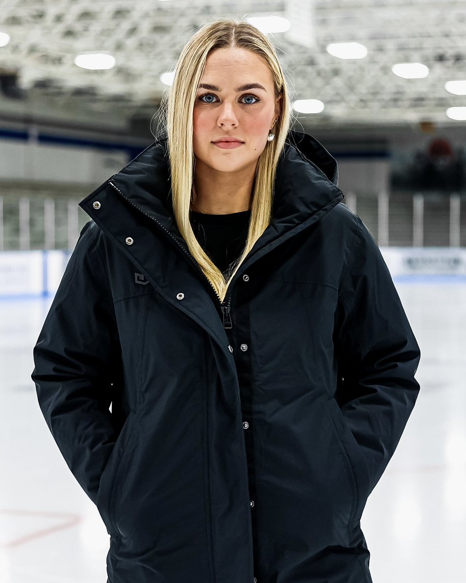 So cold, it’s HOT🔥 the newly released Women’s Boiler Parka warroad.com/products/women…

A fortress of warmth.

Styled by Women’s D1 college hockey standout, <a href="/avery_myerss/">Avery Myers</a>