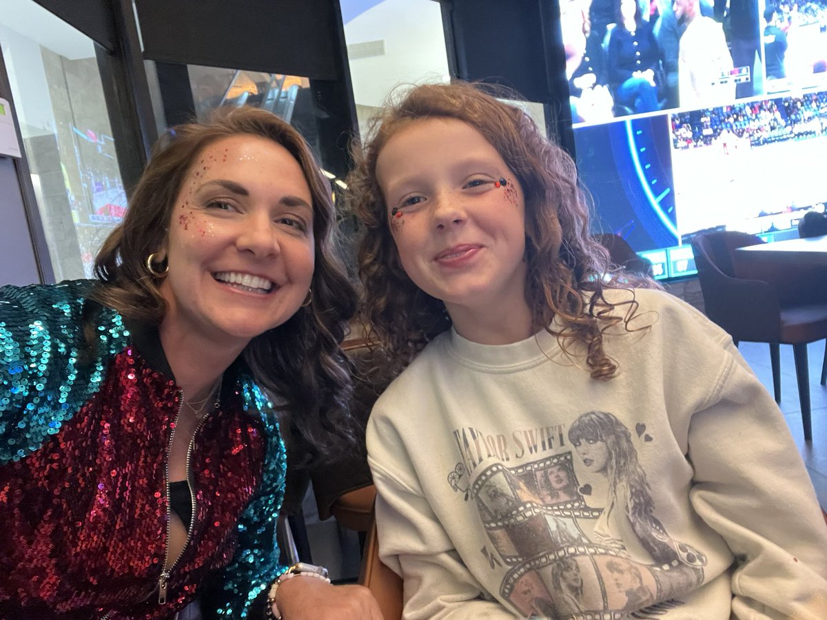 pmsshank3mama's tweet photo. @reganwonderland My niece! We tried in Indy and couldn’t get tickets https://t.co/GzBQ0IsxrQ