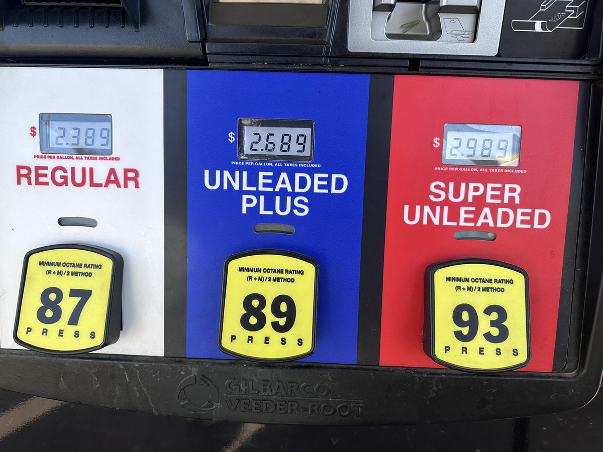 Cartel_Cal's tweet photo. Yo @GavinNewsom, why isn't big oil price gouging Texans? You are a fraud and you know it ya clown. 🤡 https://t.co/oM5H9Skoap