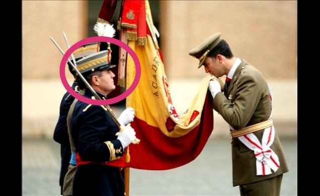 FonsiLoaiza's tweet photo. Hoy, Mazón del PP ha eliminado el tope salarial del govern valenciano en el decreto de emergencia de la DANA para pagar el sueldazo del teniente militar Gan Pampols. https://t.co/t0n2Cmofni