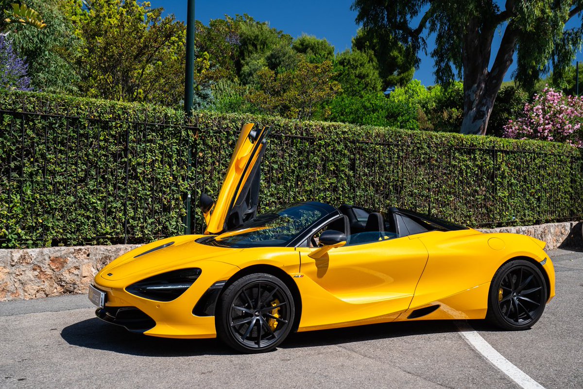 colcorsa's tweet photo. Certainly one of the most striking colours for a #McLaren 720S Spider, don’t you think? And if 720 PS does not feel quite exciting enough, why not come and try out the new 750S Spider in orange… 🔥

#luxurytravel https://t.co/xtBZnSqiTr