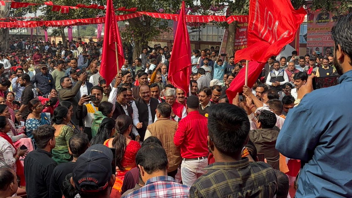 आपका समर्थन, आपका अधिकार NRMU के साथ कदम से कदम मिलाकर आगे बढ़ें आप! 

NRMU के साथियों द्वारा लोको वर्कशॉप, चारबाग, लखनऊ में आयोजित विशाल जनसभा को संबोधित किया उक्त अवसर पर रेलकर्मियों से आगामी यूनियन चुनाव में एनआरएमयू (NRMU) को मजबूती से समर्थन देने का आग्रह किया, ताकि रेलवे