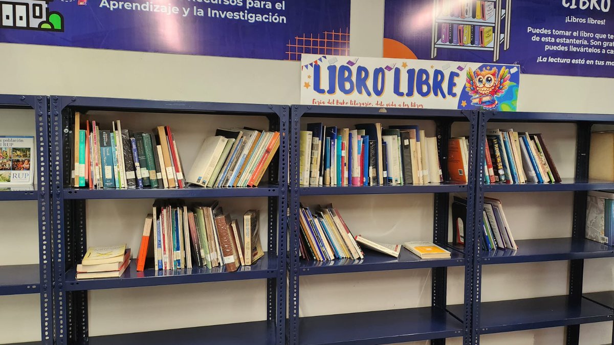 CRAIUCA's tweet image. 📚✨ ¿Te perdiste la **Feria del Libro Libre**? ¡No te preocupes! 😊

El CRAI siempre tiene libros para ti. Visita nuestra **Estantería Permanente del Libro Libre** en la entrada 🪶📖. Encuentra material para llevar a casa **¡completamente gratis!** 🎉✨

#LibroLibre #CRAI #UCA