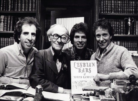 Adiós al gigantesco Jim Abrahams, la A de los ZAZ, la trinca dorada de la comedia (americana, universal) junto a David y Jerry Zucker. Escribieron, dirigieron y produjeron obras maestras: ATERRIZA COMO PUEDAS; TOP SECRET!; los AGÁRRALO COMO PUEDAS (de la TV ESCUADRÓN DE POLICÍA).