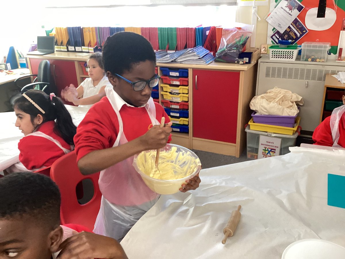 stjosb7's tweet image. Ready, steady, bake. Year 4 enjoyed making following a recipe to make their biscuits. The mixture smelt amazing. #comedinewithme #futurechefs