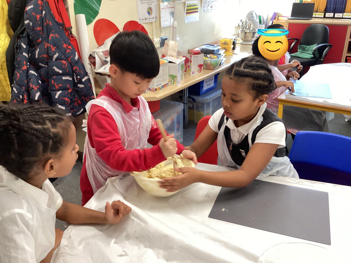 stjosb7's tweet image. Ready, steady, bake. Year 4 enjoyed making following a recipe to make their biscuits. The mixture smelt amazing. #comedinewithme #futurechefs