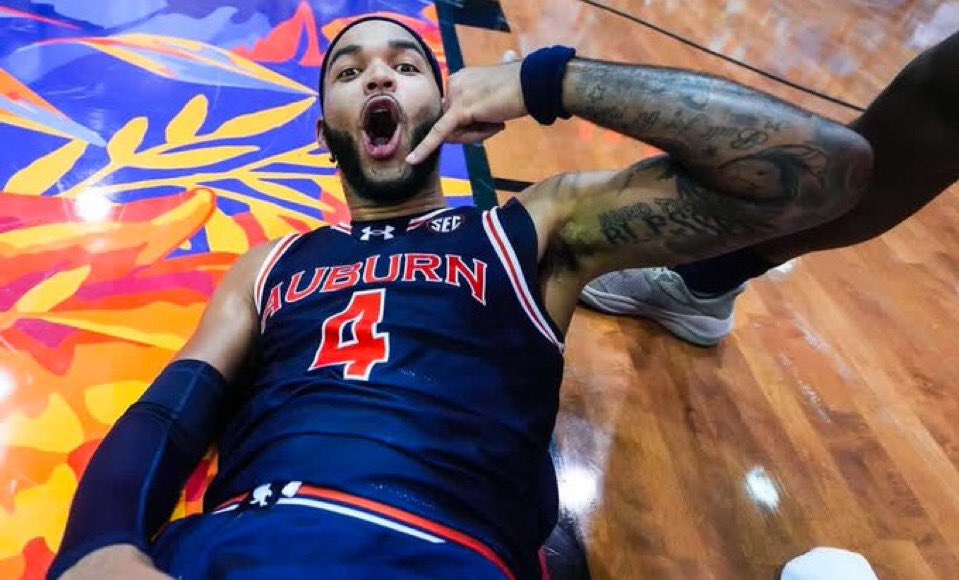 BetweenTheNums's tweet photo. Auburn’s Johni Broome filled the stat sheet yesterday against No. 5 Iowa State: 21 points, 10 rebounds, 2 assists, 2 steals, 2 blocks and only one turnover. 

No other player has had such a stat line or better against an AP Top 5 opponent in the last 20 seasons. https://t.co/ufYgeJ4iIt