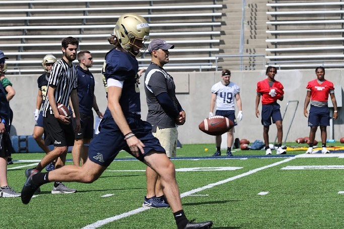 NoahBeauso's tweet photo. The Ottawa @REDBLACKS have signed 🇺🇸 Punter and Kickoff Specialist Noah Gettman!

@noah_gettman8 has showcased multiple punts travelling over 50 yards with hang times exceeding 5.3 seconds, along with booming 90+ yard kickoffs.

Congratulations Noah!
#CFL | #BetweenTheGoalposts https://t.co/fRpMmcJKzM