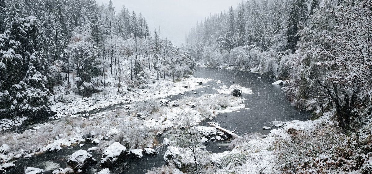 Winter arrived a lottle early here on the Scott River in northern California.
#winter #photograghy #photos
#landscapephotography