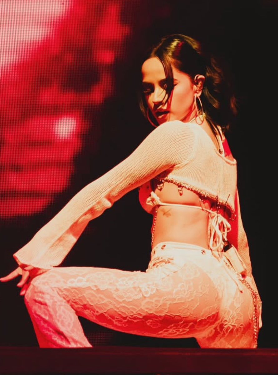 EliTVScreen's tweet photo. Ain’t missing squats even on tour 🍑 🎂 
😍😍❤️‍🔥❤️‍🔥@iambeckyg 
#BeckyG 
#beckyg 
#ENCUENTROS 
#OtroCapituloTour https://t.co/zUhvoV0WSW