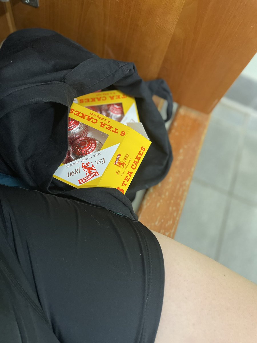 Whiffenpuff's tweet image. Becoming 50 has scared me into wanting to slow down the gravity of my body parts 🥴☹️ 

I won’t exactly get a 6 pack but I want more than a bag for life. 

I’m hoping swimming helps but then I remember my post swim treat 🥴🤦🏼‍♀️ #LosingBattle